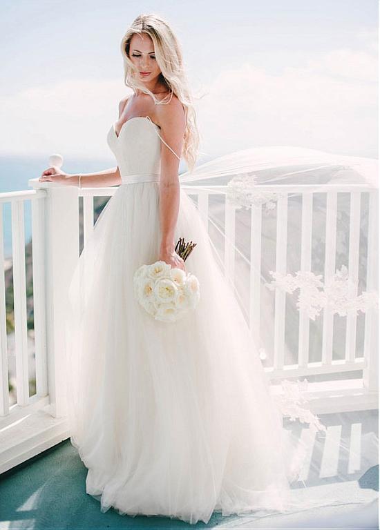 Pretty Spaghetti Straps A-line Tulle Ivory Summer Beach Wedding Dresses,stunning Bridal Gown IN283