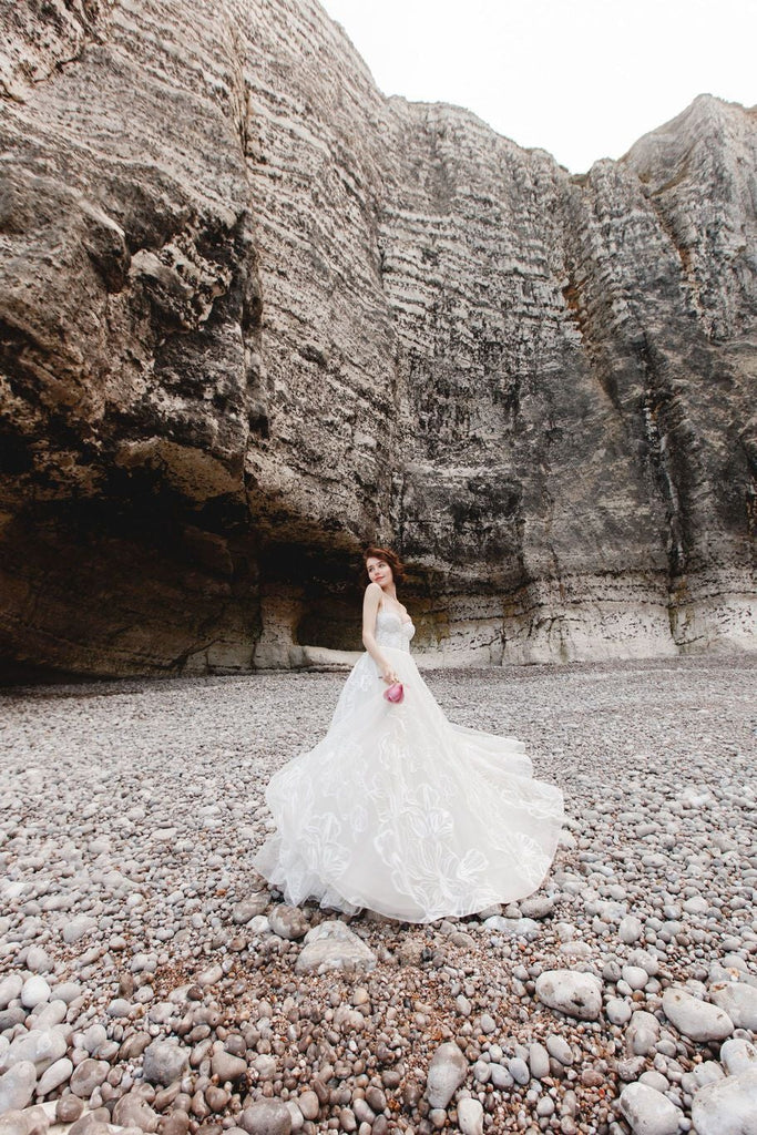 Ivory Long Lace Spaghetti Straps Sweep/Brush Train Beach Wedding Dress Bridal Gown IN922