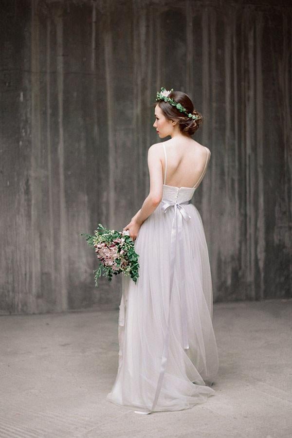 Spaghetti Straps Backless Grey Tulle Long Wedding Dresses With Lace Applique IN531